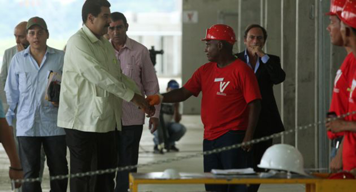 Maduro inauguró fábrica de tubos en Valencia