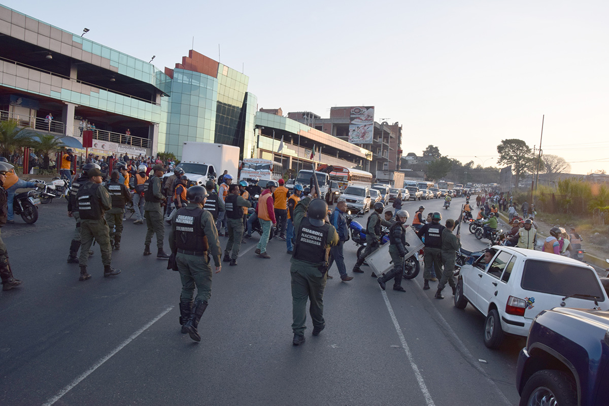 GNB dispersó protesta  de mototaxistas en la Panamericana