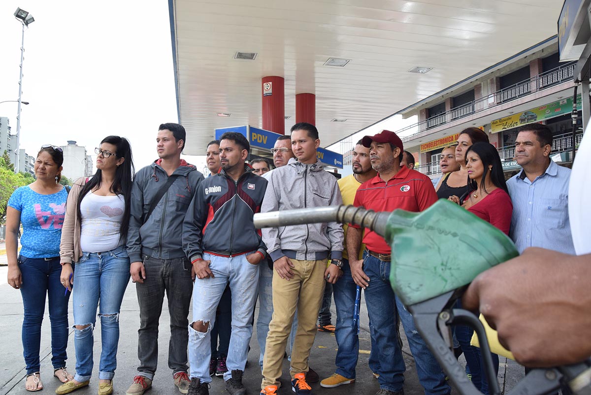 Denuncian despido de 25  trabajadores de gasolinera