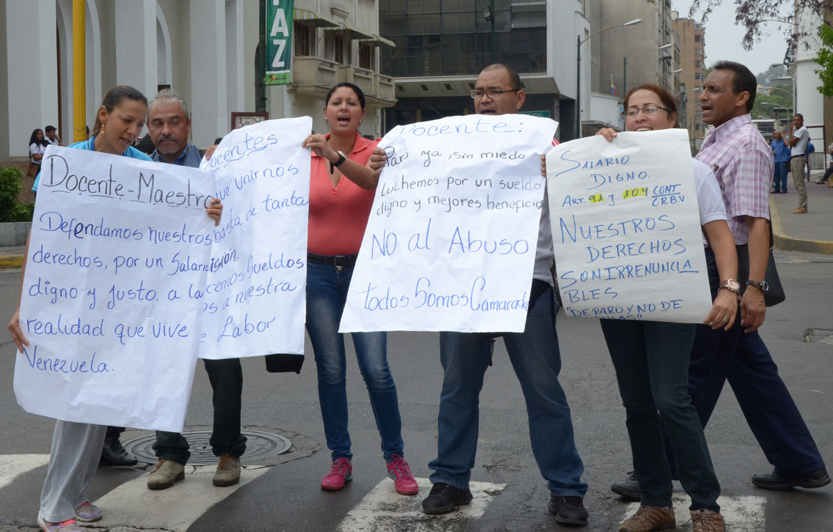 Discutirán aumento salarial para trabajadores educativos