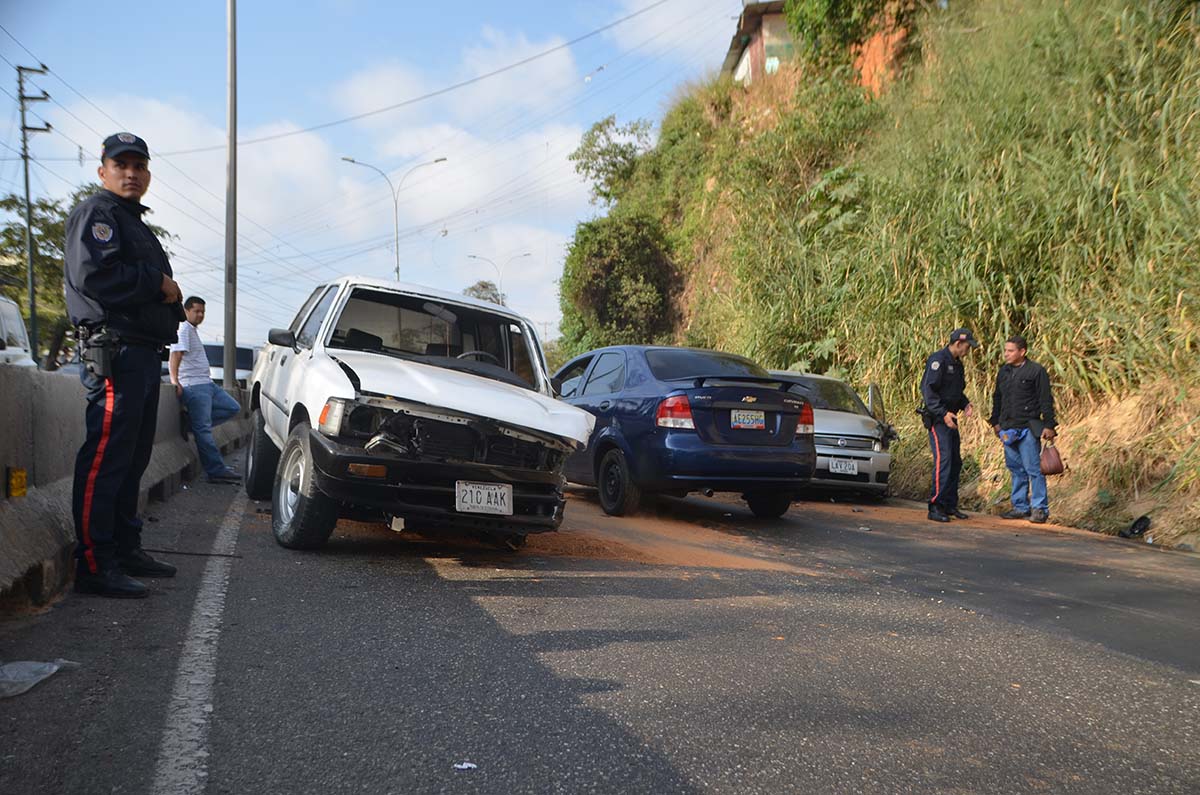 Un lesionado deja choque en el VAO