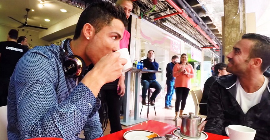 El problema de ser Cristiano Ronaldo cuando va por una taza de té (Vídeo)