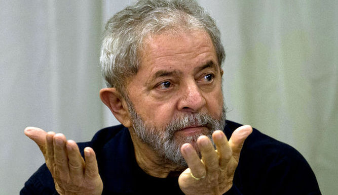 Lula abandona la comisaría tras concluir su declaración