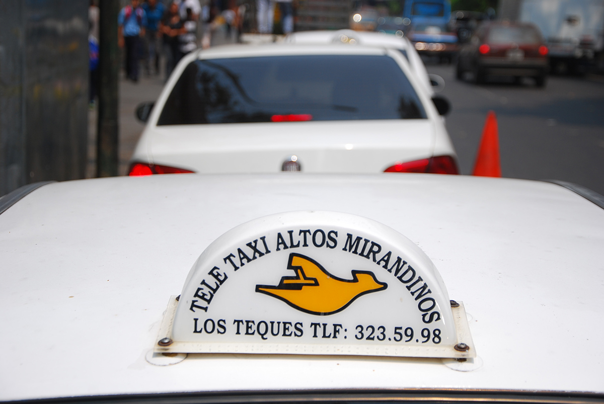 Piden meter freno a taxistas especuladores