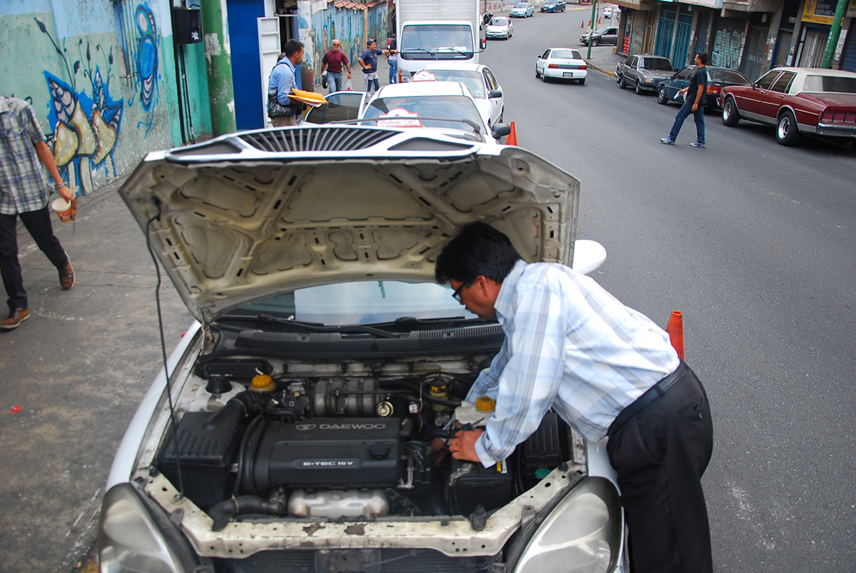 Paralizada 70% de flota de taxis en Los Teques