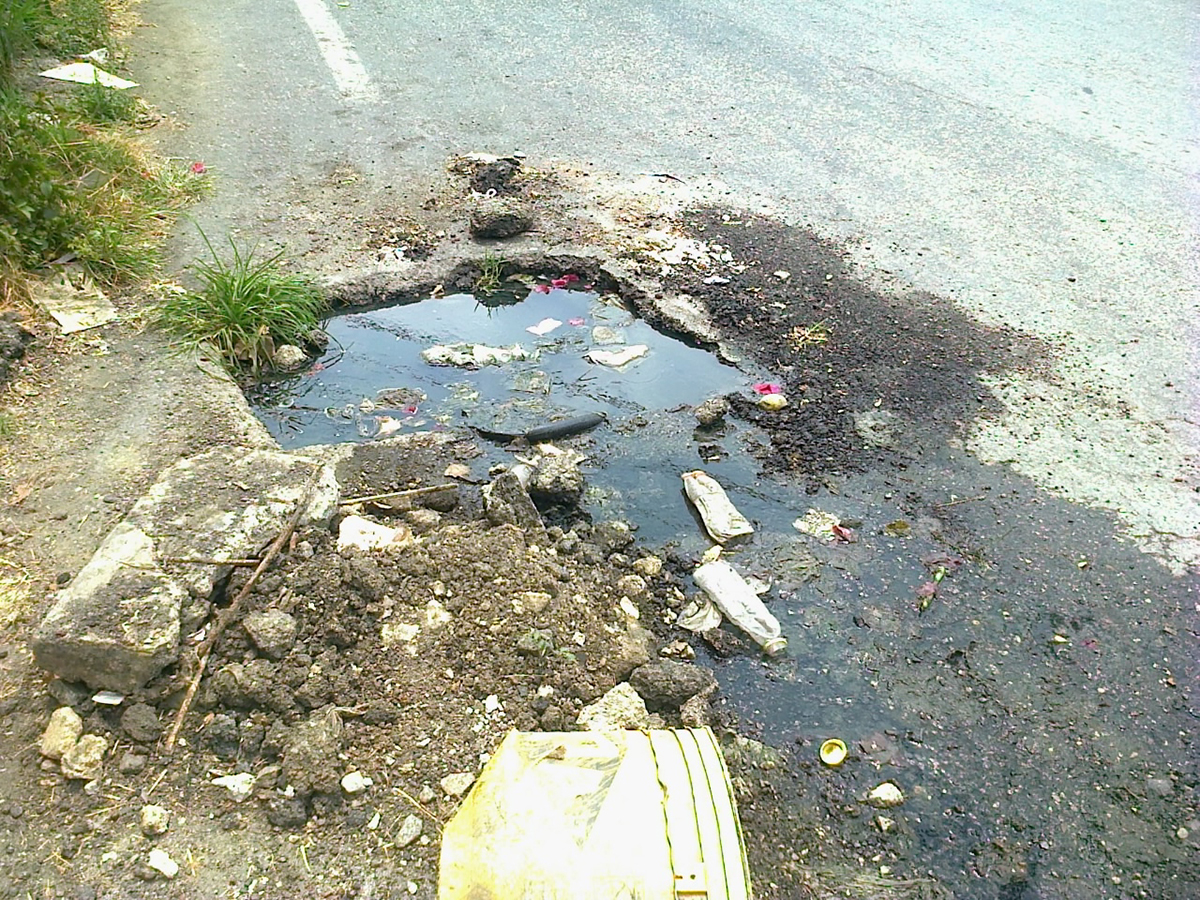 Ruptura de tubería podría colapsar vía alterna de la Panamericana