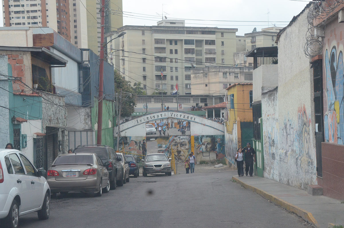 Padres angustiados por ola de arrebatones a estudiantes