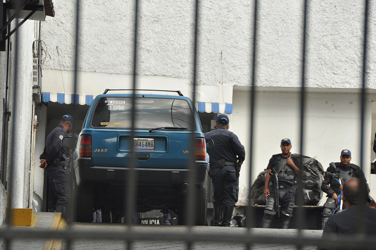 Motín en Polimiranda deja un funcionario herido