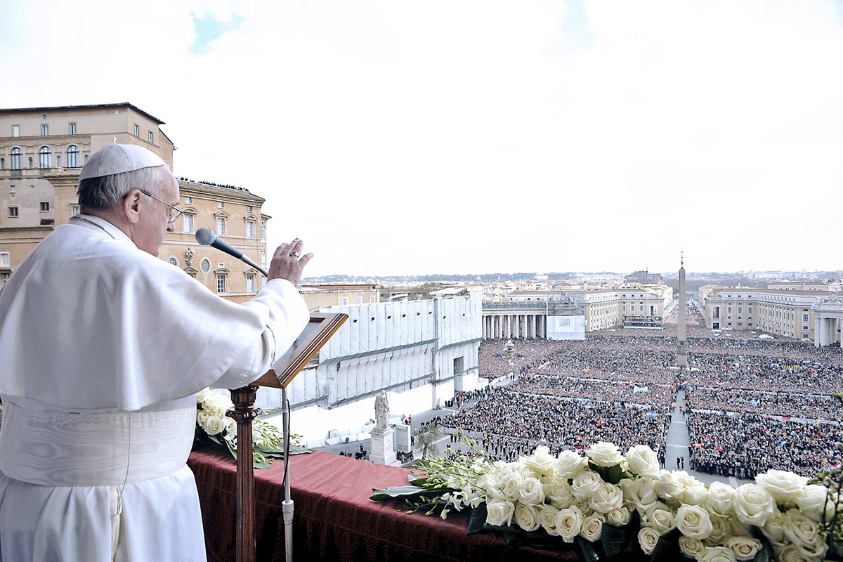 Papa rechaza fondos sucios de benefactores