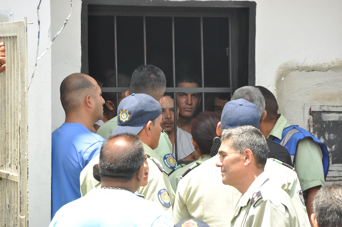 Reos de Poliguaicaipuro se amotinaron para exigir traslados