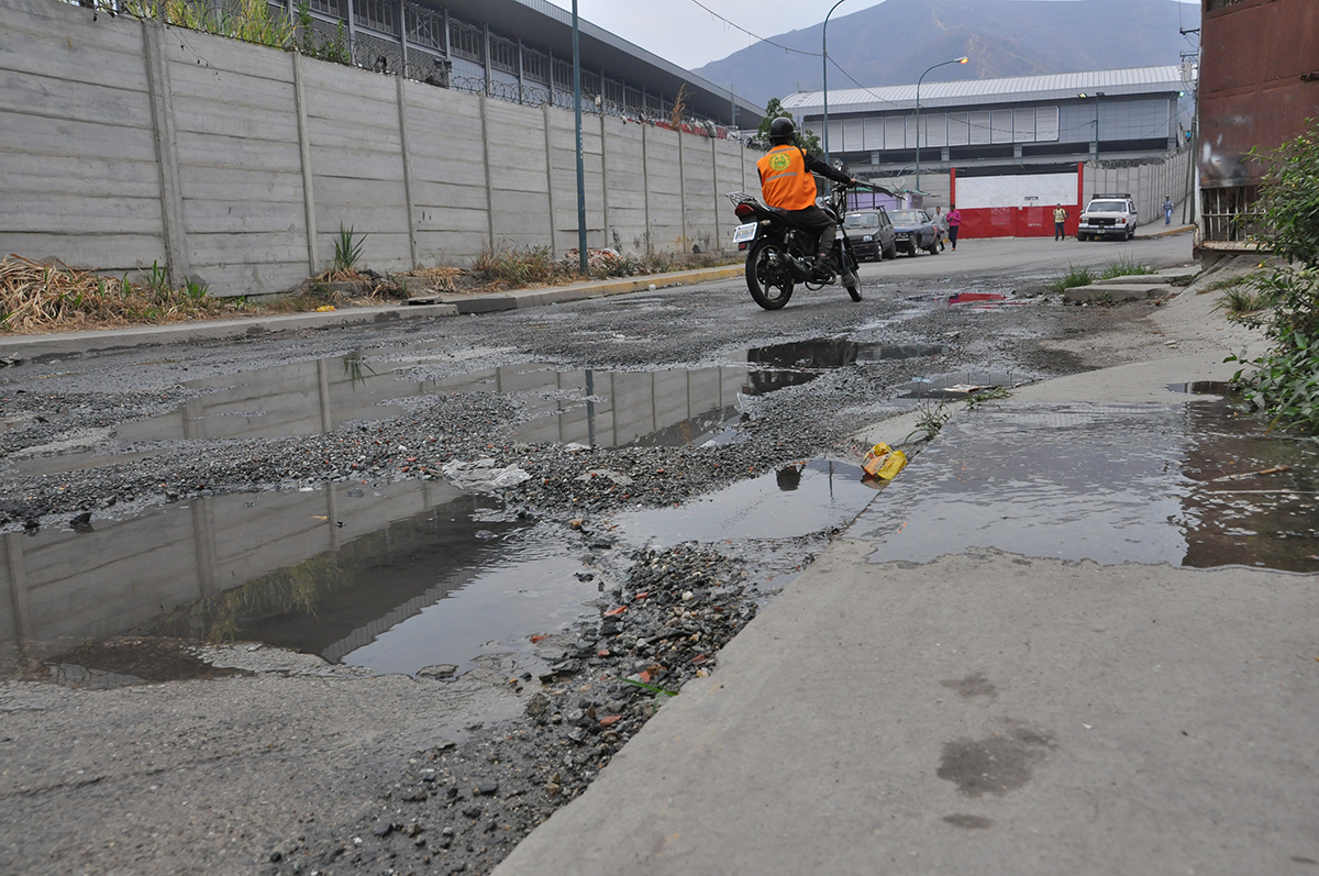 Vecinos de El Nacional están en peligro por estanque de agua