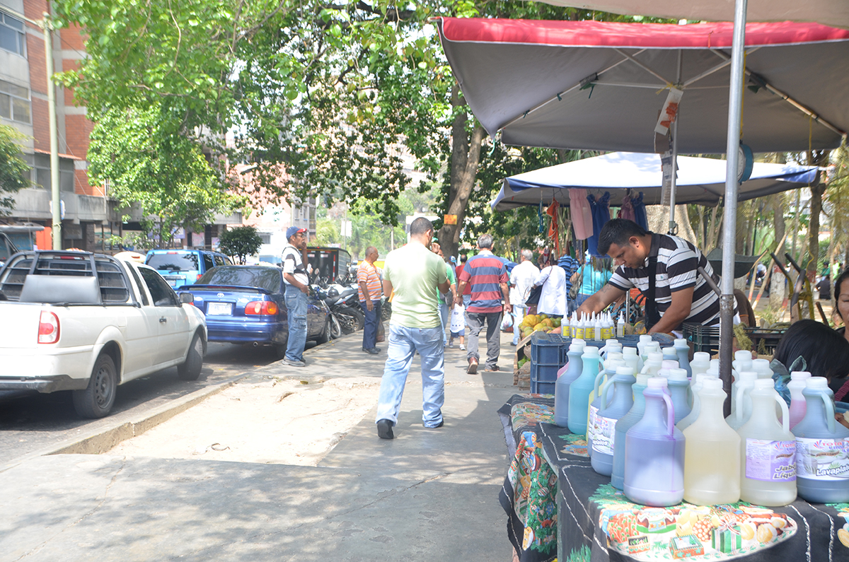 Sacaron a 10 informales de la plaza Guaicaipuro