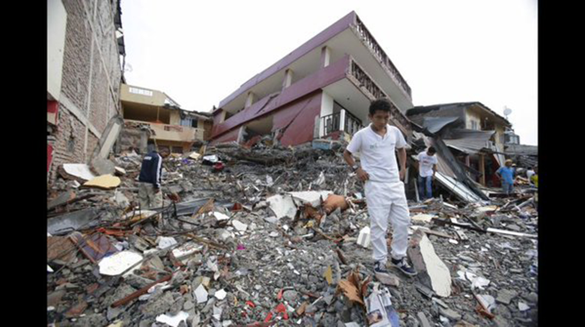 Rafael Correa decretó estado de excepción por terremoto en Ecuador