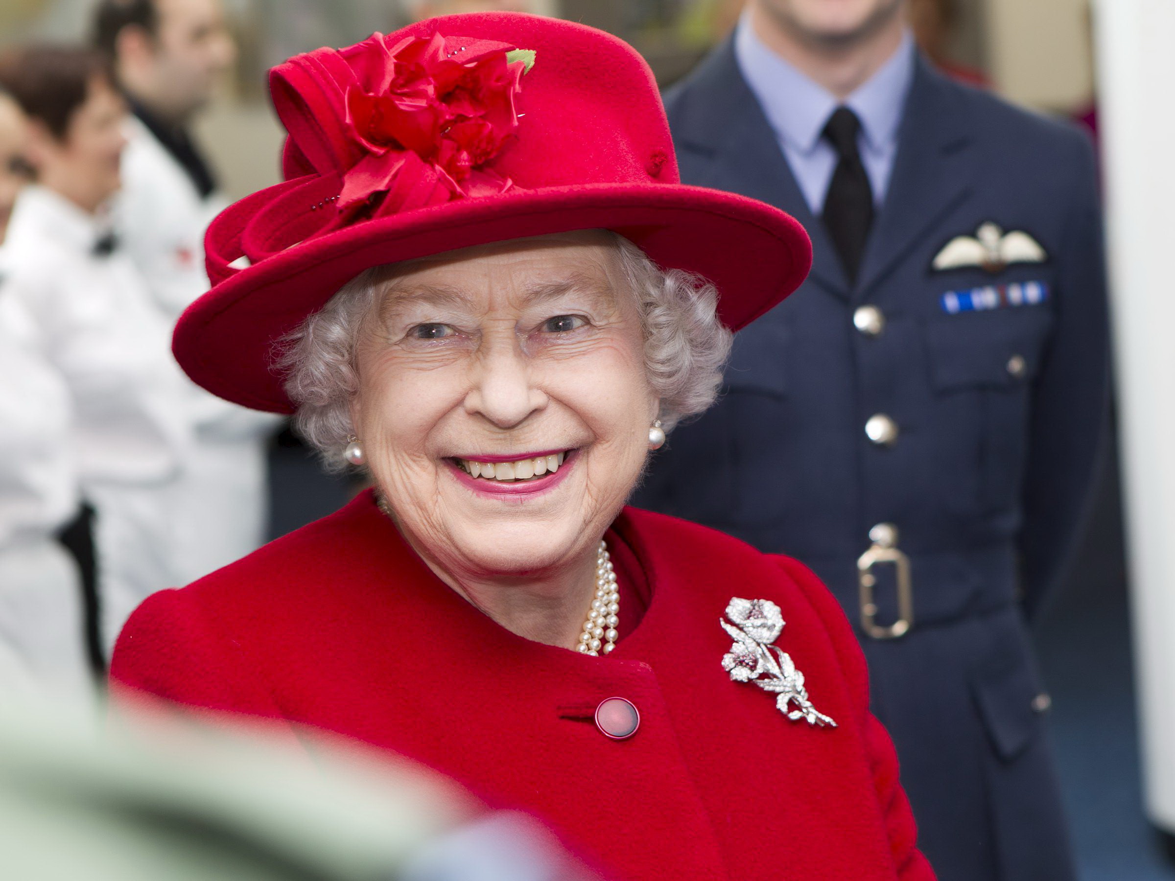 Reina Isabel II busca community manager