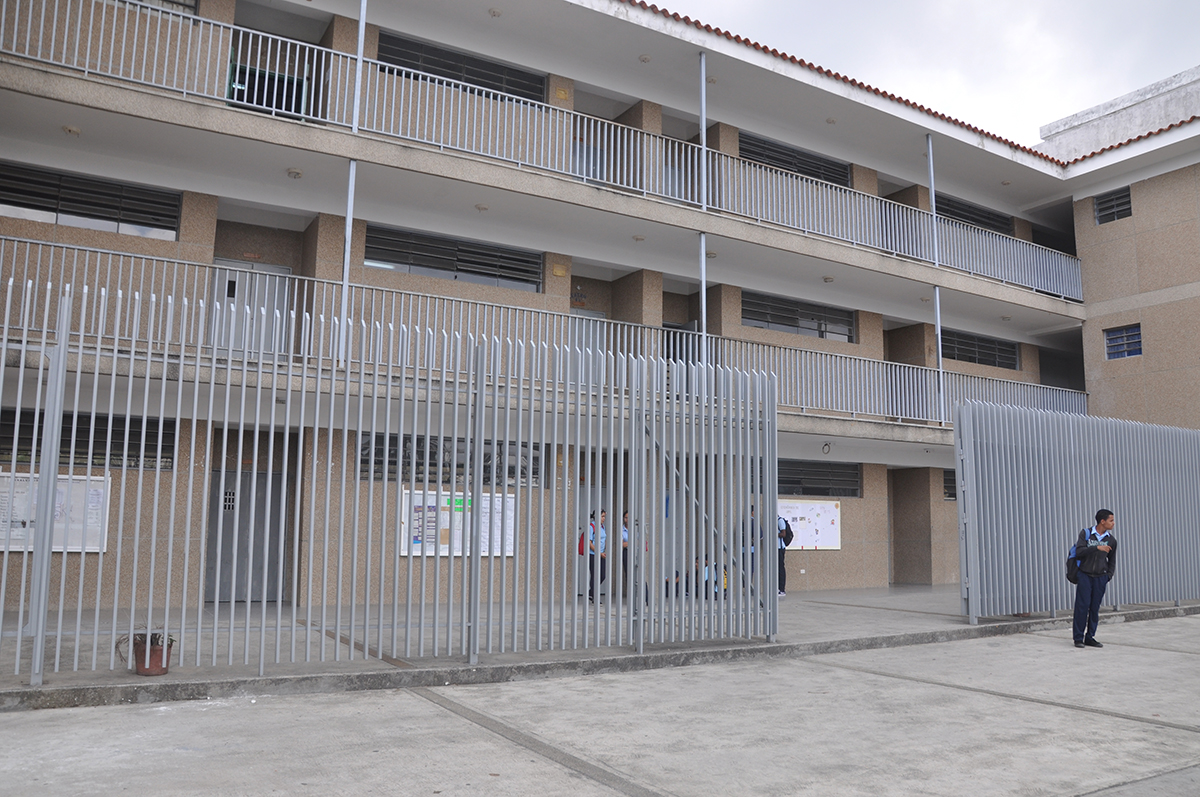 Escuelas sufren por fallas en servicio de agua