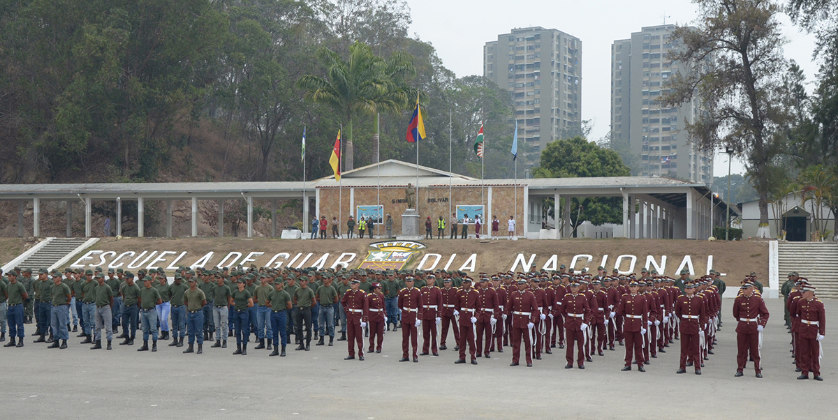 315 alumnos de la ESGUARNAC recibieron su ascenso ayer