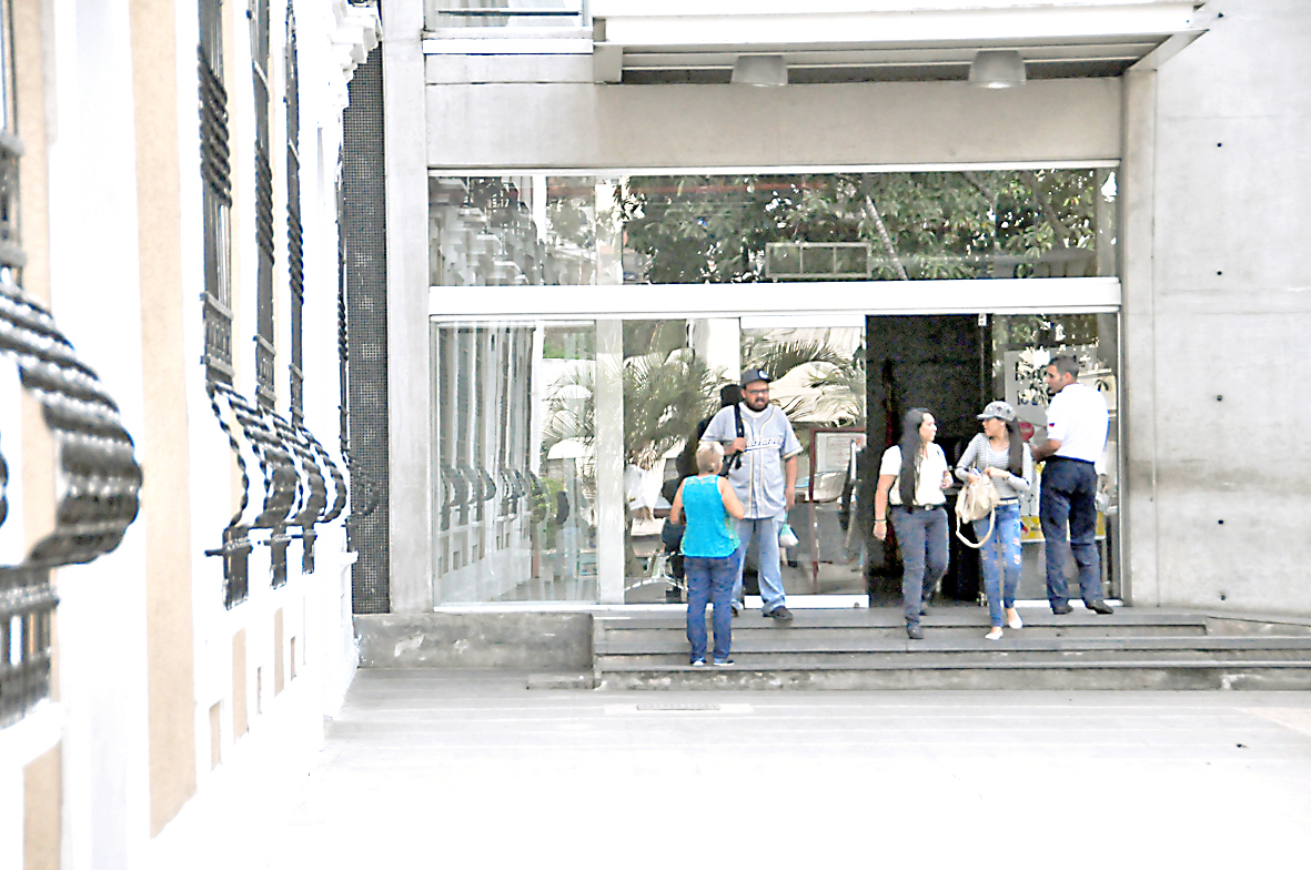 Gobernación trabajará todos los viernes de abril