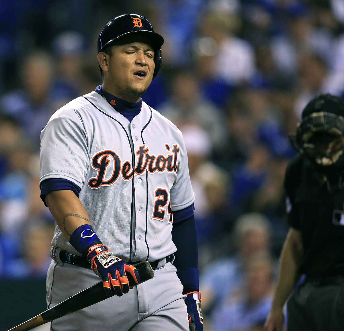 Miguel Cabrera sufre con las curvas