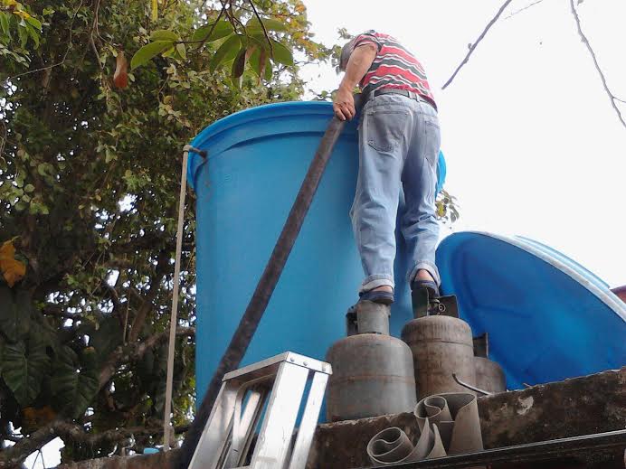 Se quejan de falta de agua en El Panadero