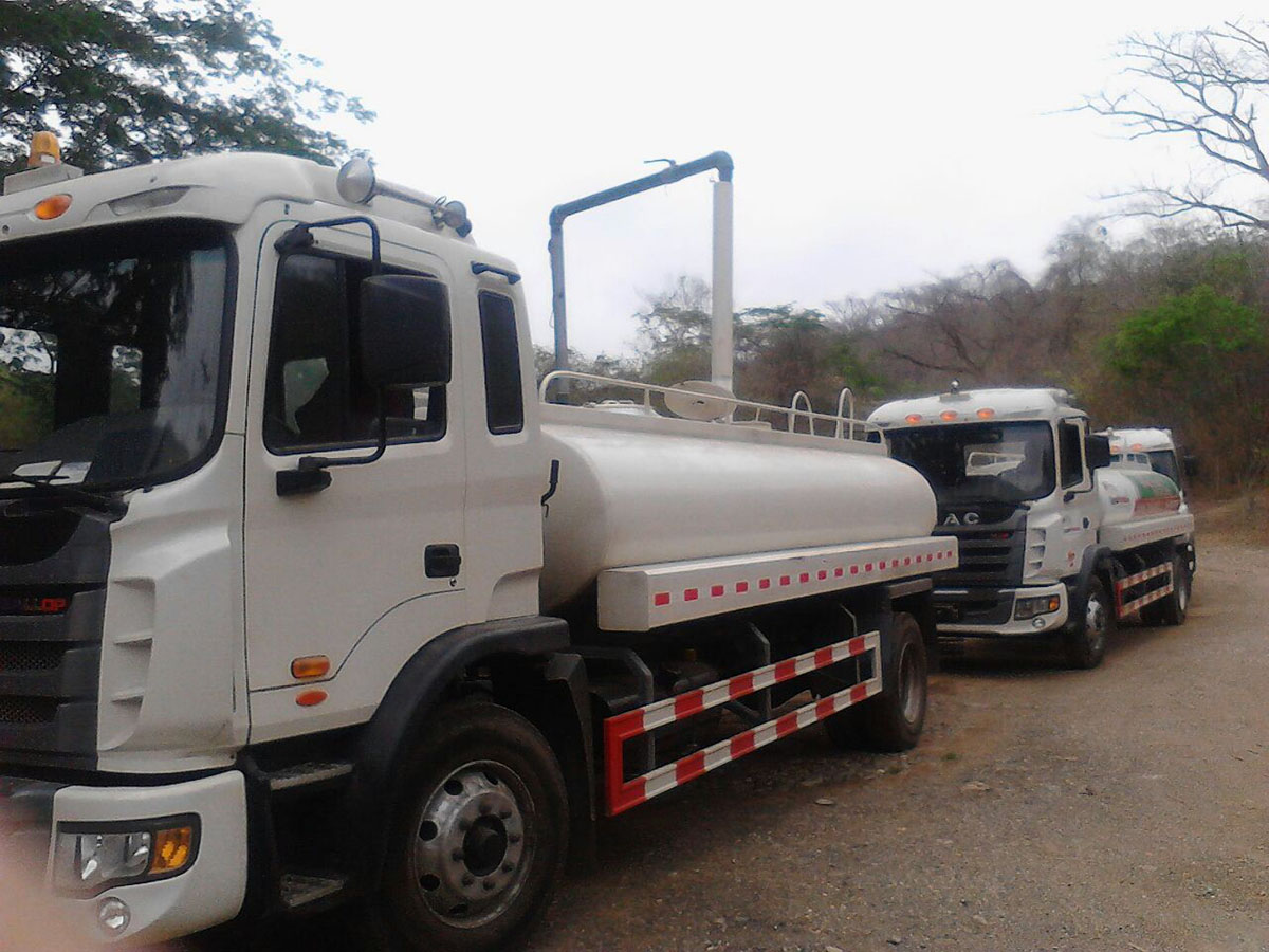 Reparten agua en Los Teques y cuatro parroquias más