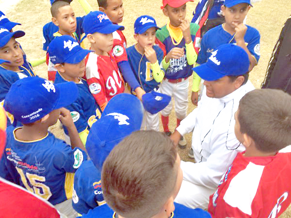 150 promesas del béisbol se disputan Copa Miranda 2016