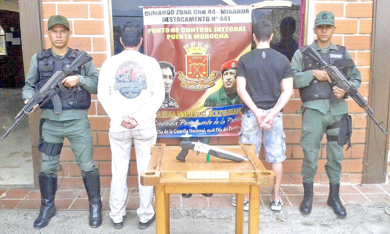 Presos sujetos que azotaban a productores