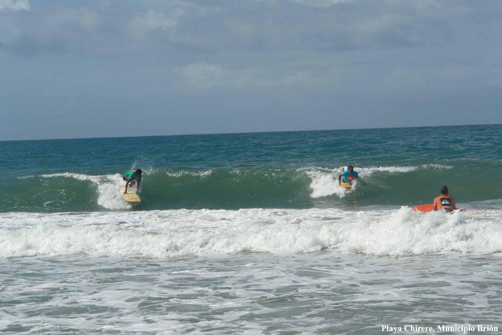 5 playas recomendadas para surfistas en Miranda