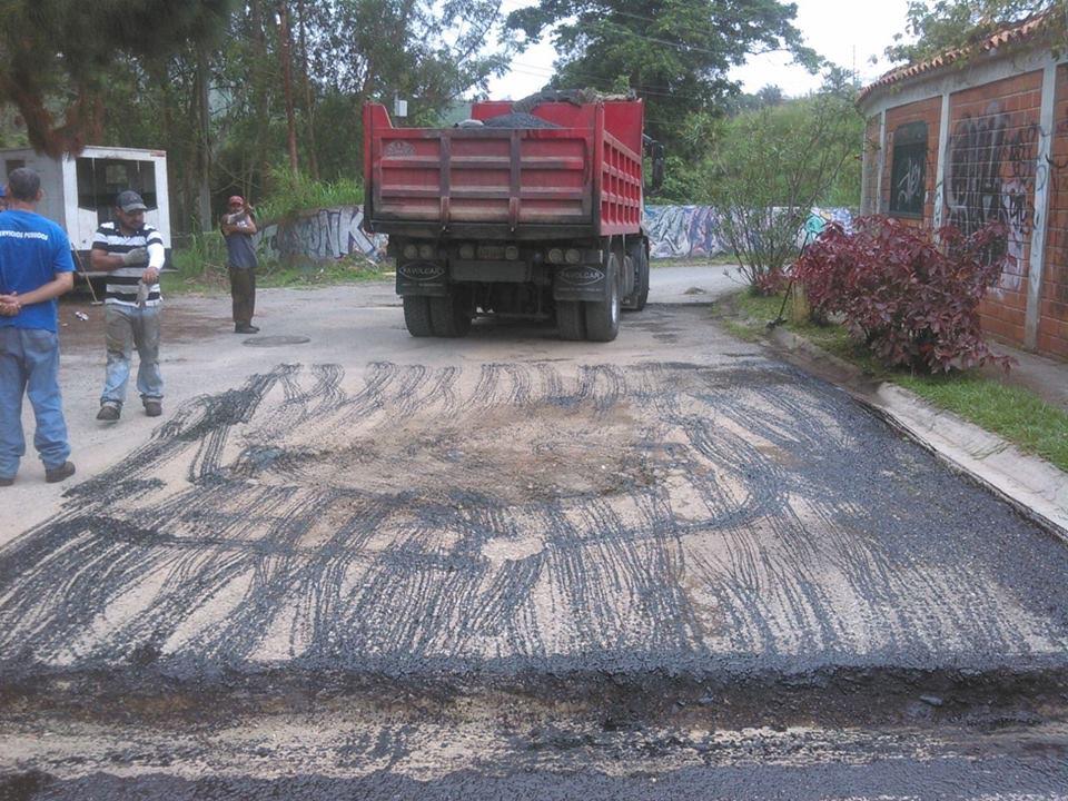 Doce sectores carrizaleños beneficiados con plan de bacheo