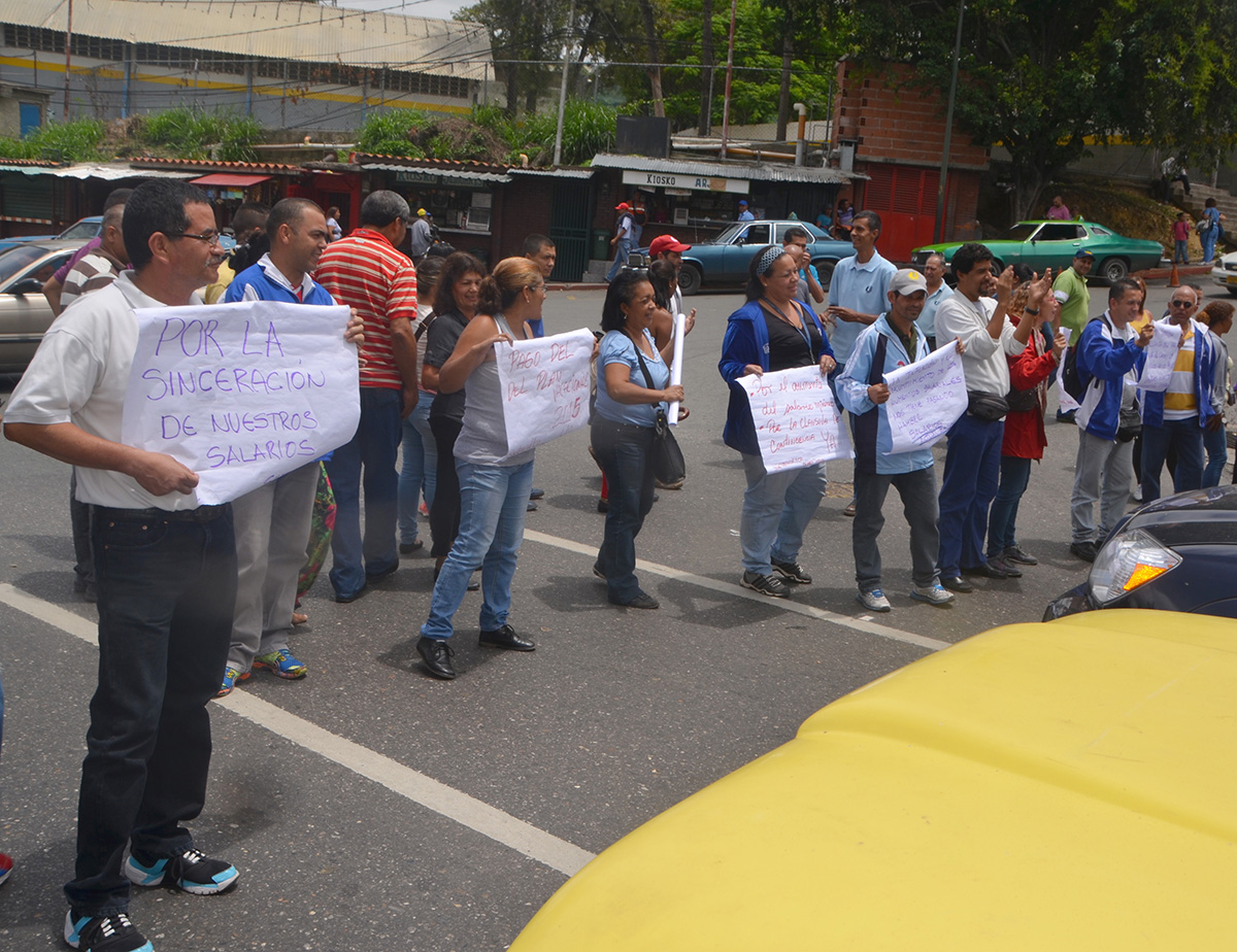 Obreros de la Uptamca exigen aumento salarial