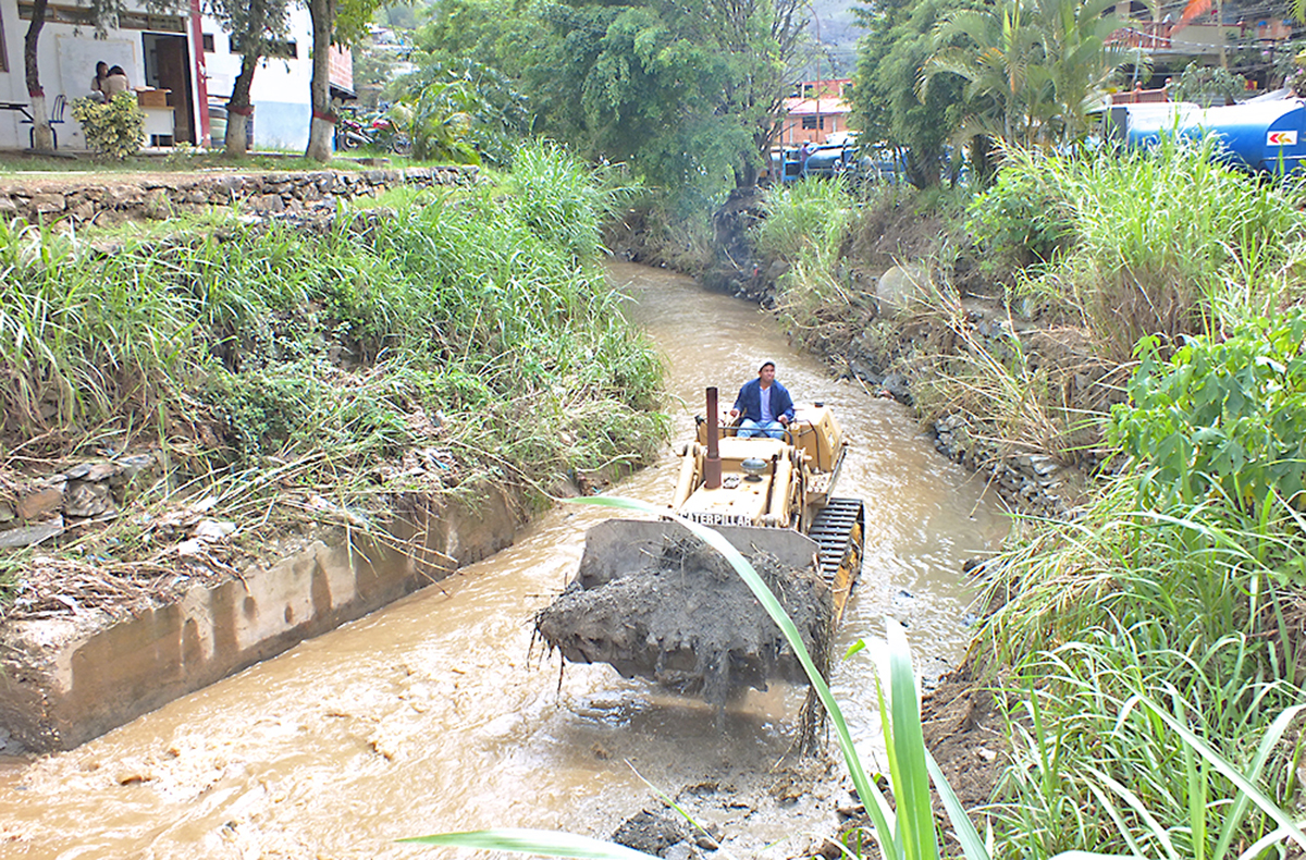 Retiran 4.200 metros cúbicos de sedimentos en el río San Pedro