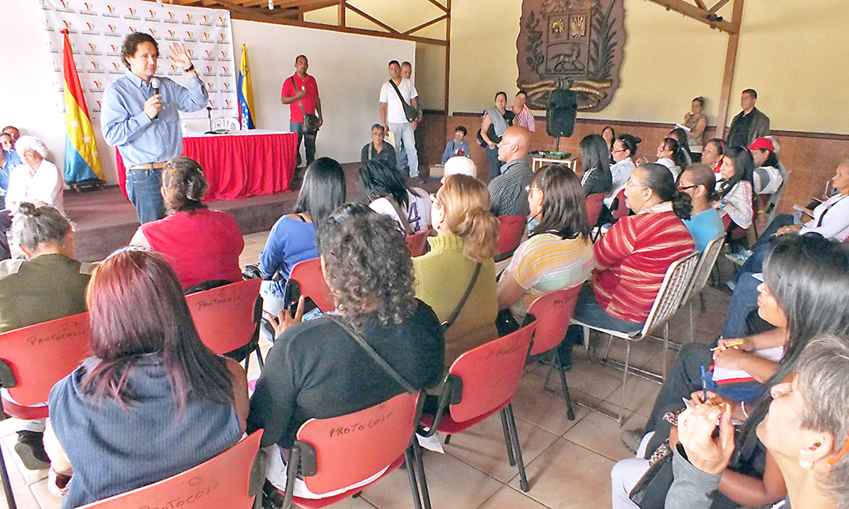 Garcés anuncia activación de bodegas patrióticas