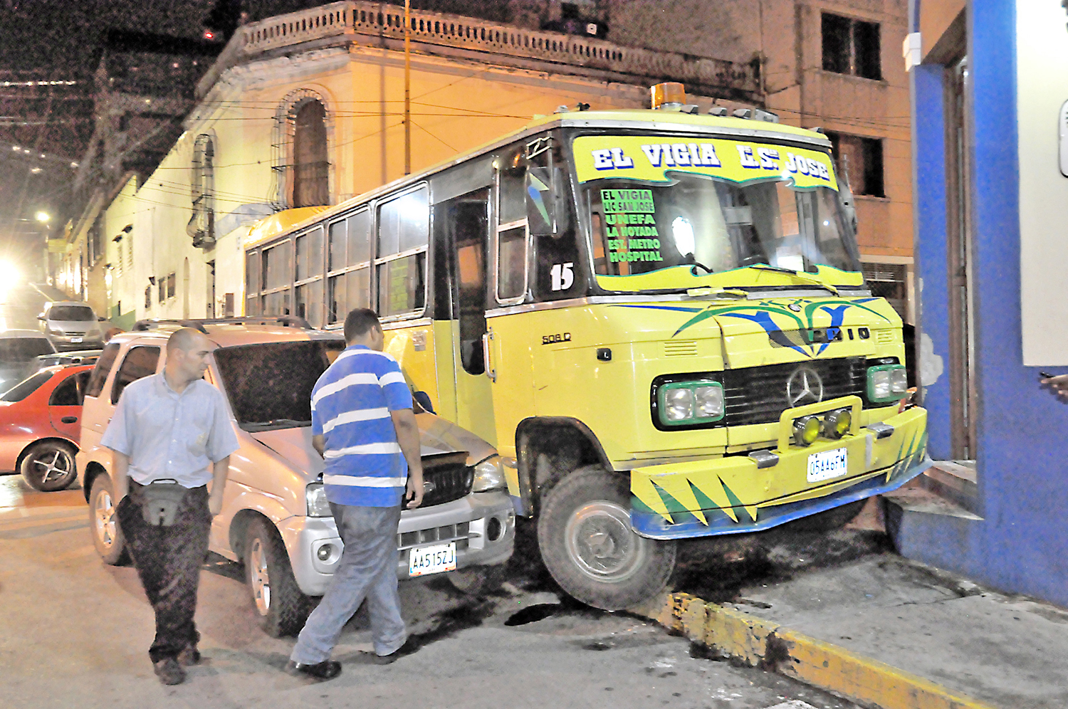 Autobús se quedó sin frenos