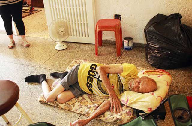 Abuelo de 95 años fue abandonado por sus hijos
