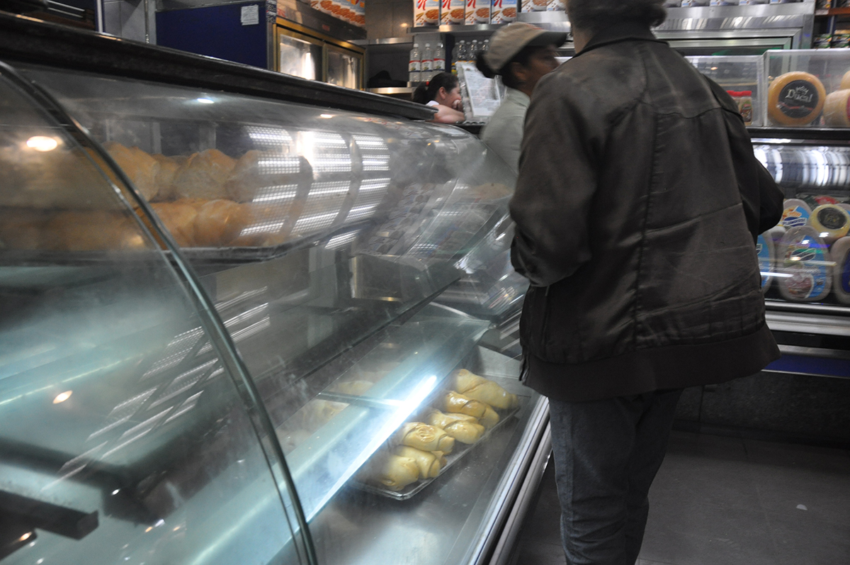 La gente se acostumbró a hacer colas por pan