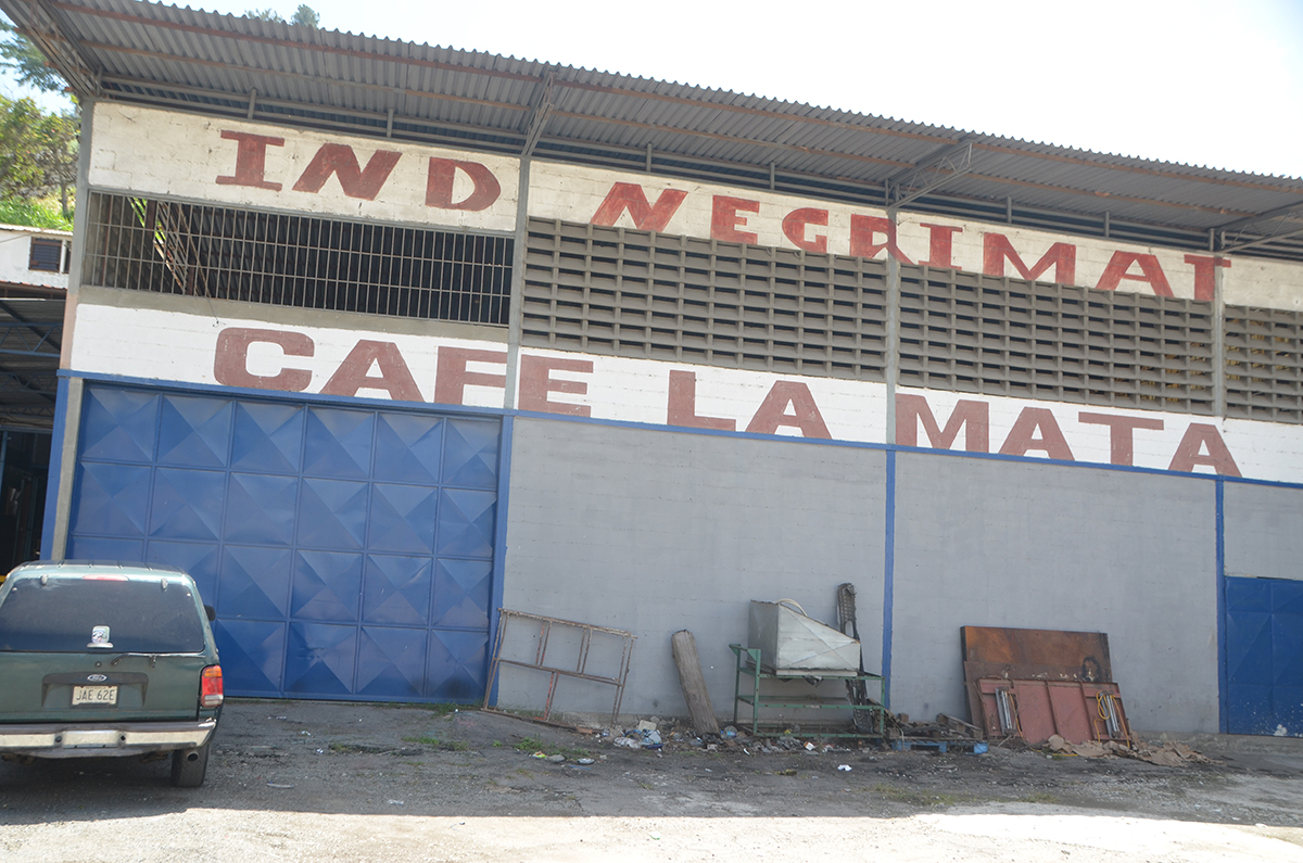 Saquean depósito de café en la Zona Industrial