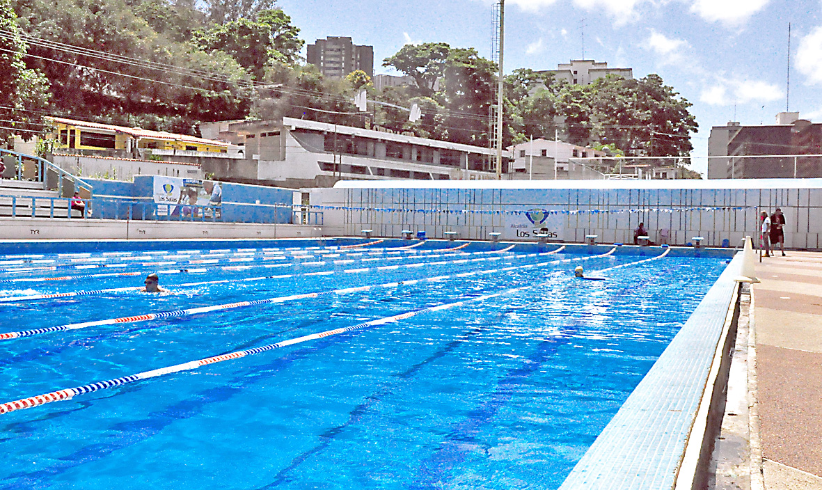 En Los Salias entrenan a 2 mil nadadores