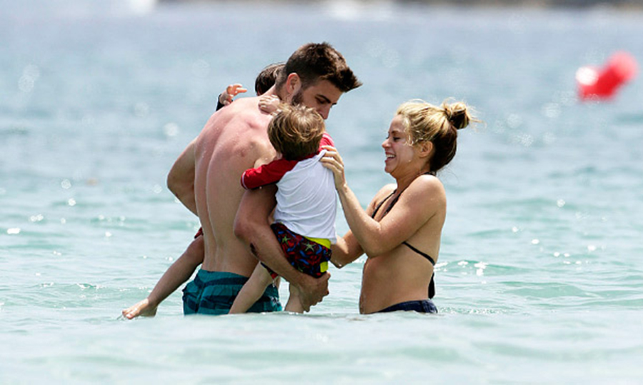 Shakira y Piqué disfrutaron con sus hijos en Ibiza