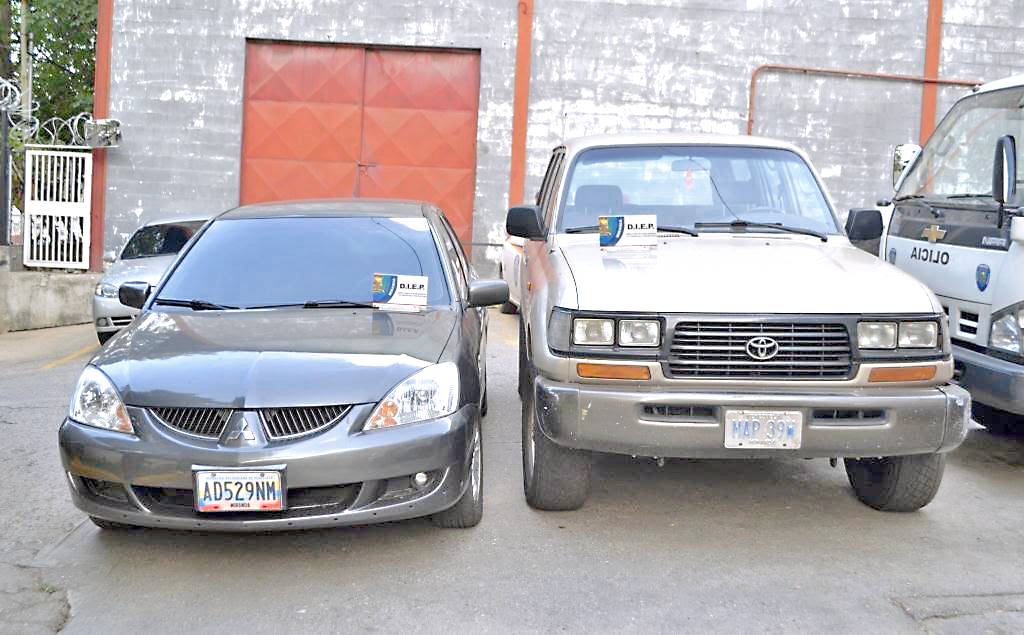 En el estacionamiento del Metro enfriaban carros robados