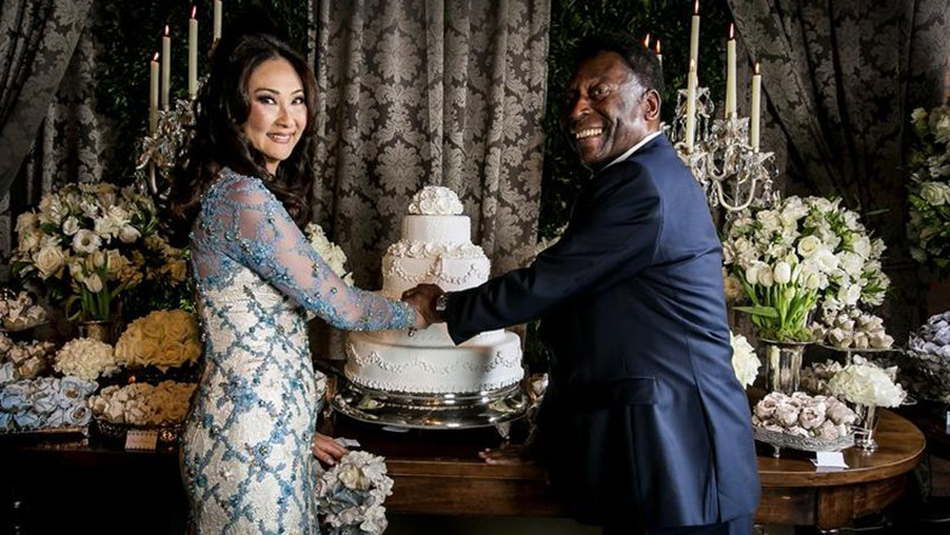 Pelé se casó este sábado por tercera vez a los 75 años