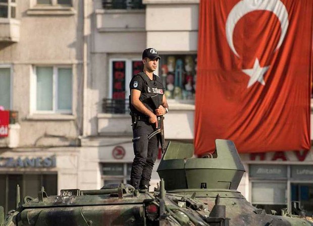Reportan más de 6 mil detenidos tras fallido golpe de Estado en Turquía