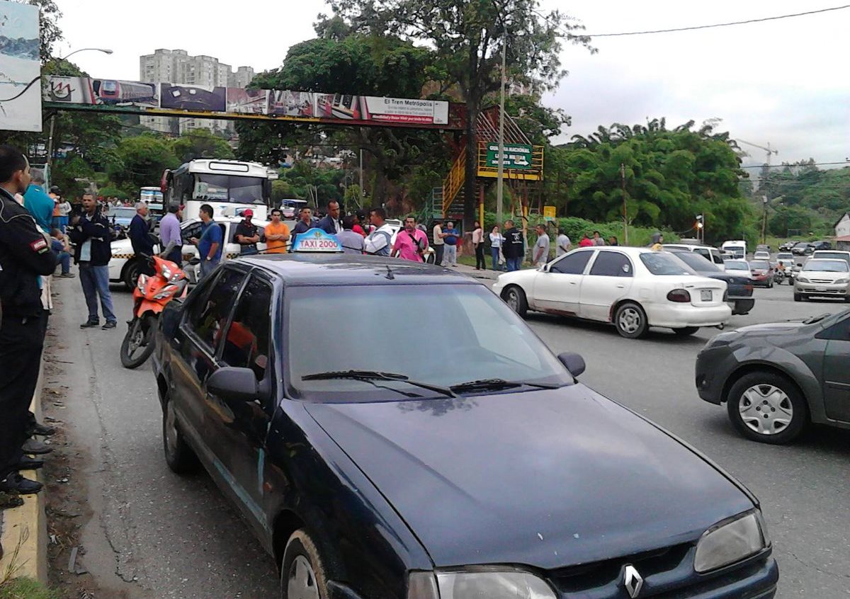 Taxista protestan por inseguridad en Los Teques
