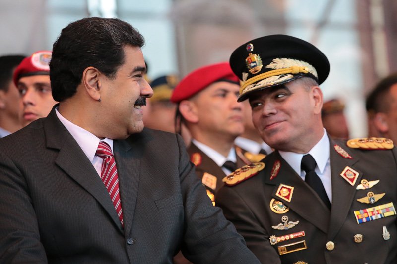 Nicolás Maduro ratificó a Padrino López como ministro de Defensa