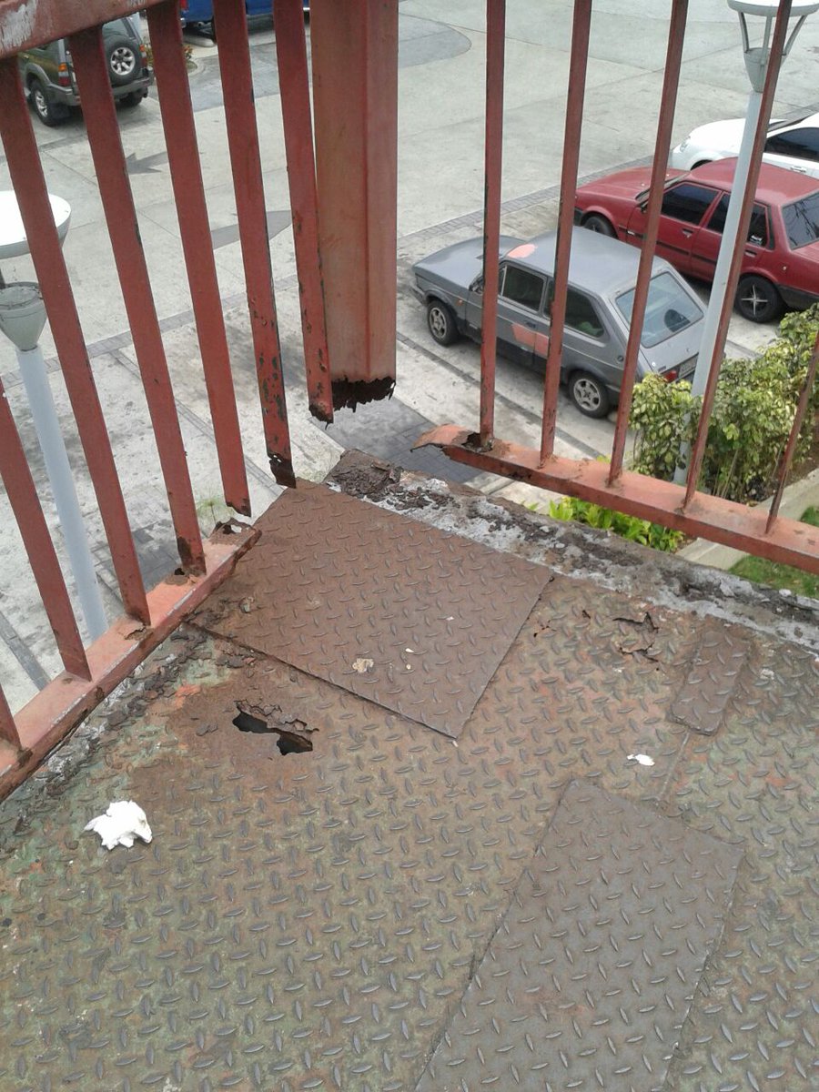 Pasarela de la Redoma de La Mata presentan avanzado deterioro