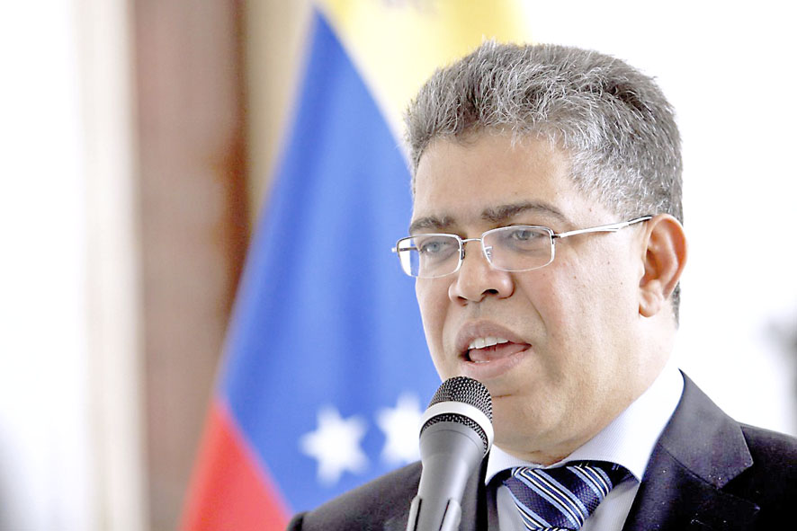 Jaua respalda políticas económicas de Maduro