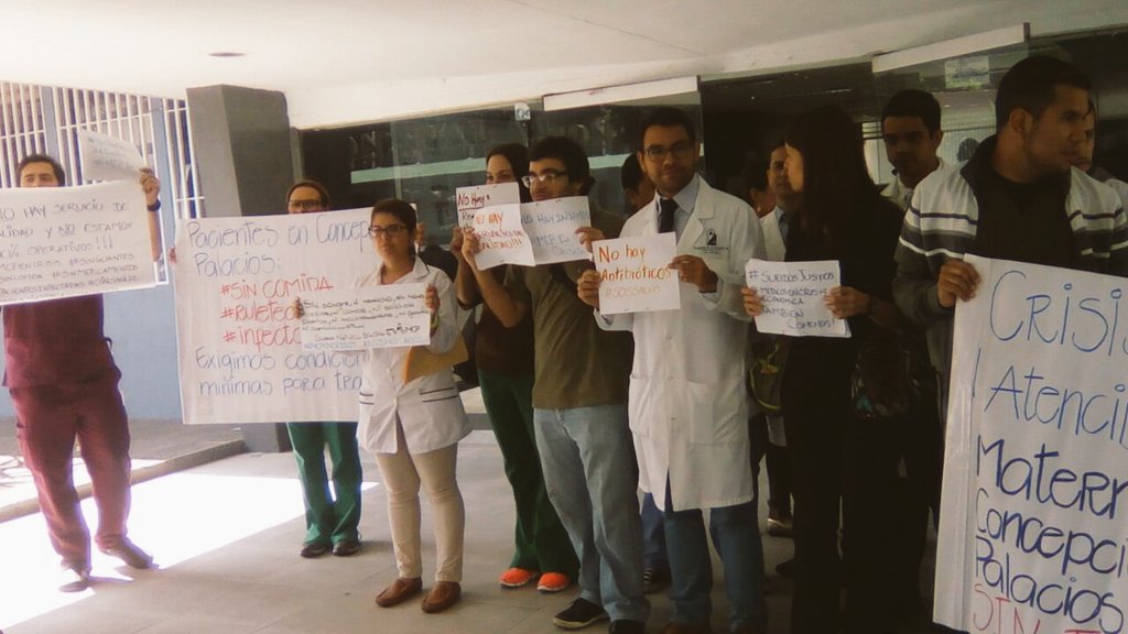 Médicos protestaron en Maternidad Concepción Palacios por falta de insumos