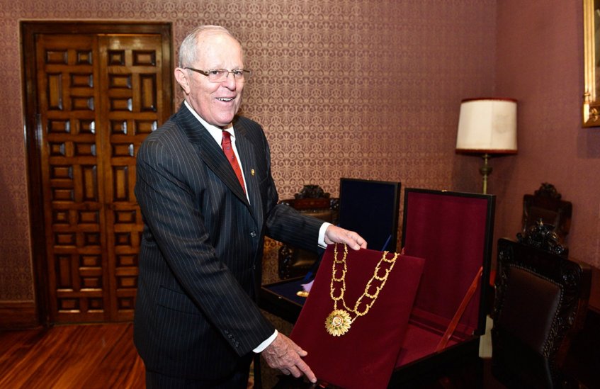 Pedro Kuczynski jura como Presidente de Perú