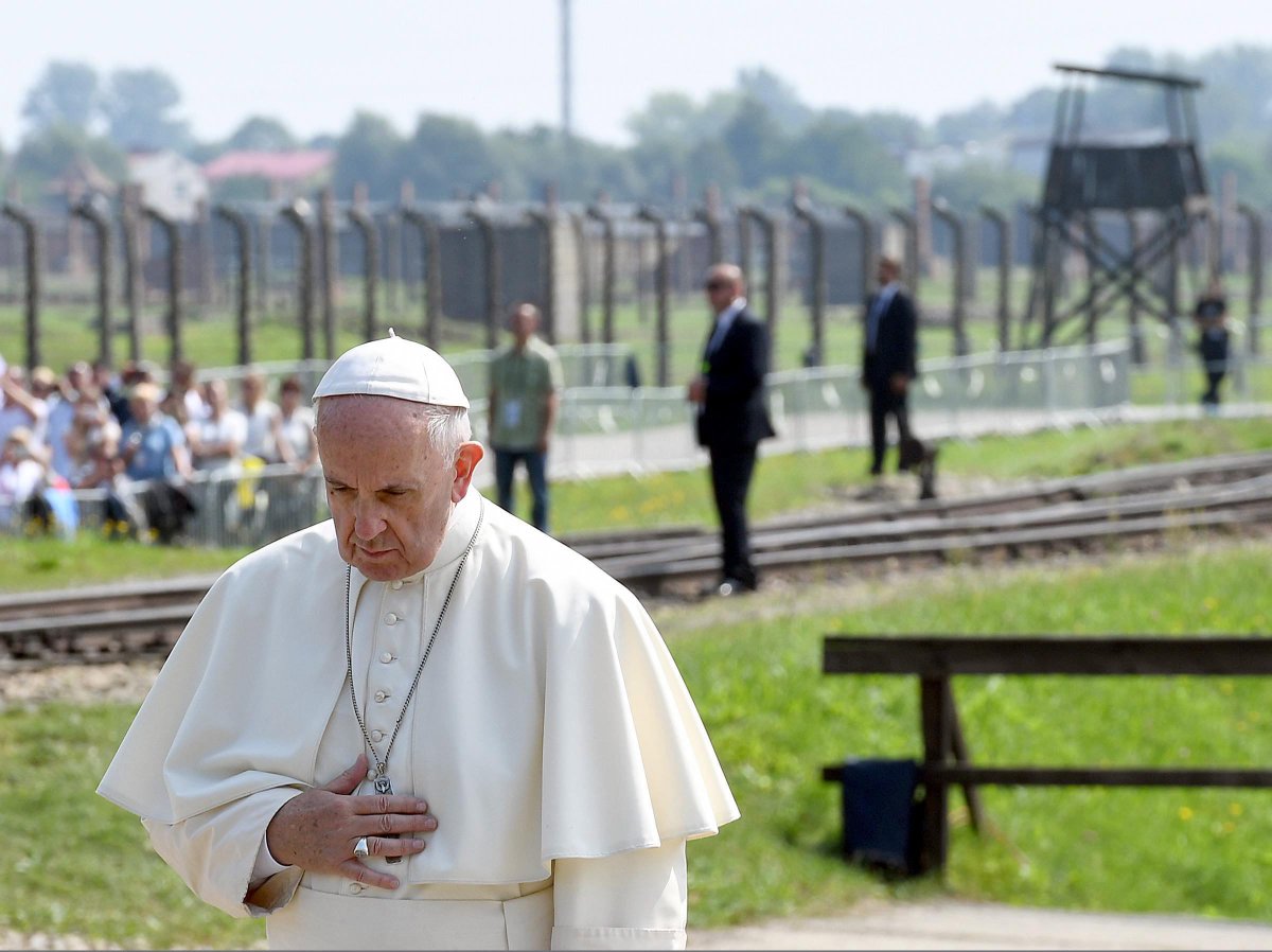 Papa Francisco recorrió campo de Auschwitz y pidió perdón “por tanta crueldad”