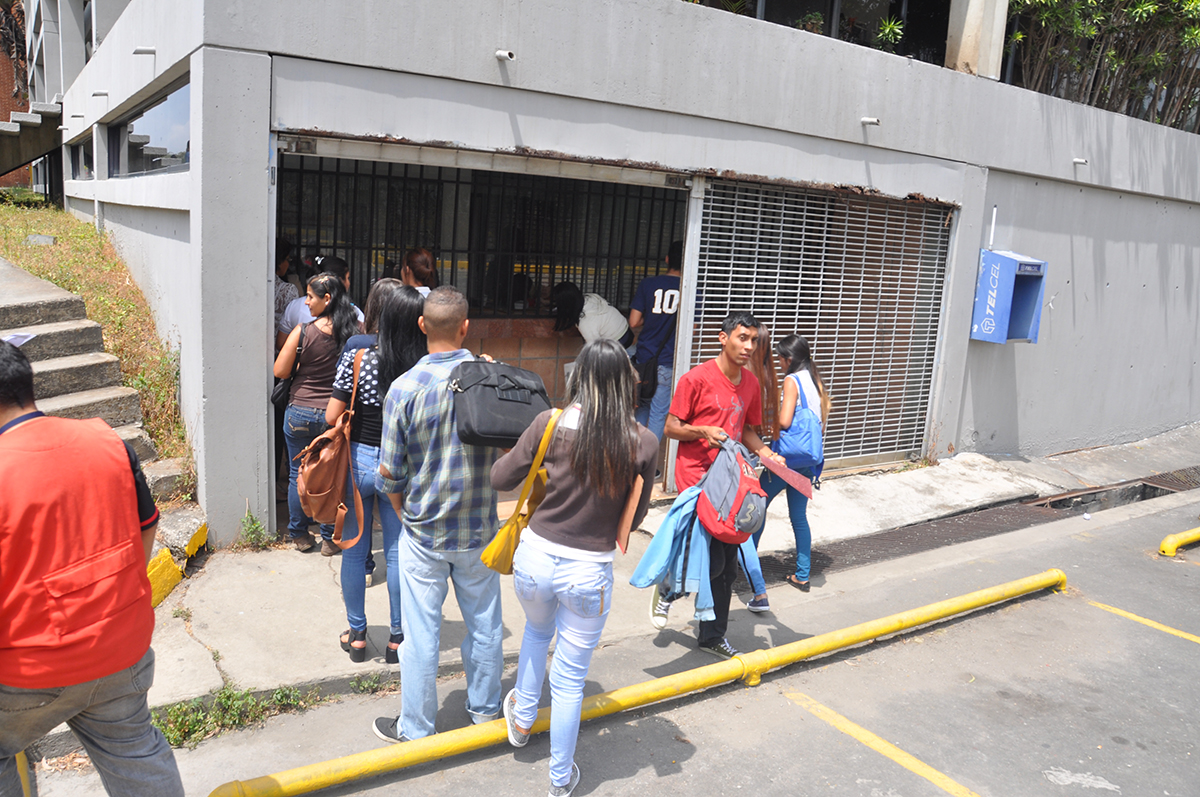 Estudiantes deben llevar varios requisitos para sacar la tarjeta de pasaje