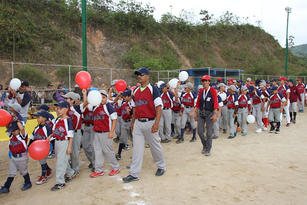 Mellizos con tres campeonatos de beisbol menor en Los Salias