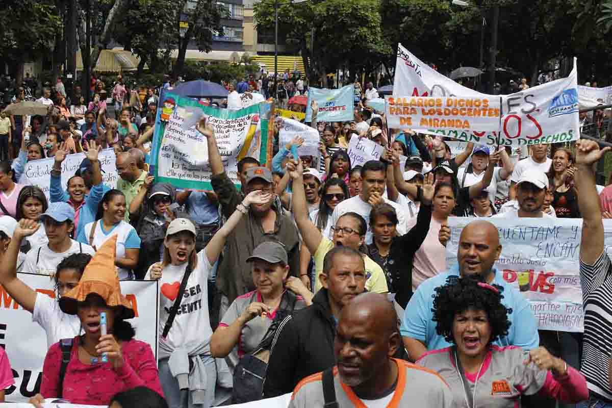 Docentes siguen en pie de lucha